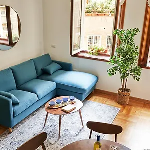  Apartment Cozy Duomo - Elegant & Quiet, 300m From Cathedral Italy